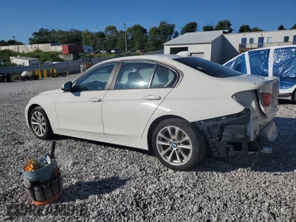 2018 BMW 3 Series 320i z VIN WBA8E1G51JNU90249, wystawiony jako Copart lot #71231385 z przebiegiem 85 744 mil mil oraz Szkoda całkowita • Salvage title. Historia ofert i sprzedaży dostępna na DreamBid. Obrazek 2.