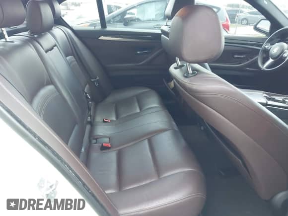 2014 BMW 5 Series 535i с VIN WBA5B1C53EDZ37189, выставлен на аукционе IAAI как лот 43033307 с пробегом 148 374 миль миль и . История ставок и продаж доступна на DreamBid. Изображение 8.