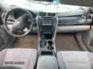 2015 Toyota Camry SE z VIN 4T1BF1FK1FU926166, wystawiony jako Copart lot #83808755 z przebiegiem Nie podano mil oraz Nie do naprawy • Non repairable. Historia ofert i sprzedaży dostępna na DreamBid. Obrazek 8.