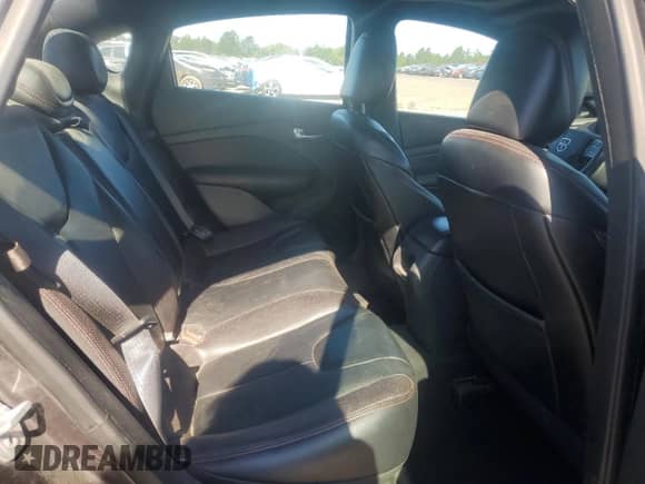 2015 Dodge Dart GT z VIN 1C3CDFEB0FD302358, wystawiony jako Copart lot #70461535 z przebiegiem 100 654 mil mil oraz Szkoda całkowita • Salvage title. Historia ofert i sprzedaży dostępna na DreamBid. Obrazek 10.