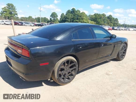 2012 Dodge Charger SE z VIN 2C3CDXBG9CH119500, wystawiony jako IAAI lot #43374612 z przebiegiem 244 749 mil mil oraz . Historia ofert i sprzedaży dostępna na DreamBid. Obrazek 4.