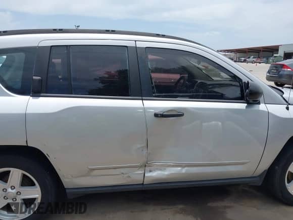 2008 Jeep Compass Sport с VIN 1J8FT47088D714888, выставлен на аукционе IAAI как лот 42763731 с пробегом 70 206 миль миль и . История ставок и продаж доступна на DreamBid. Изображение 13.
