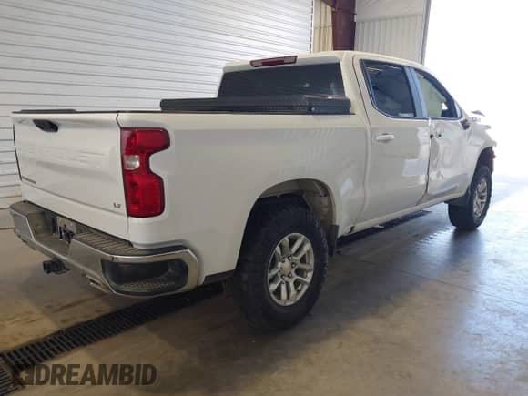 2024 Chevrolet Silverado 1500 LT with VIN 1GCUDDED2RZ303279, listed as a IAAI auction lot 41996888 with 29,393 mi miles and . Bid and sale history available at DreamBid. Image 4.