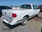 1996 Chevrolet S-10 LS z VIN 1GCCS1943T8225764, wystawiony jako IAAI lot #42175558 z przebiegiem 172 619 mil mil oraz . Historia ofert i sprzedaży dostępna na DreamBid. Obrazek 4.