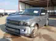 2013 Land Rover Range Rover Sport HSE Lux z VIN SALSK2D47DA781121, wystawiony jako IAAI lot #43262010 z przebiegiem 107 181 mil mil oraz . Historia ofert i sprzedaży dostępna na DreamBid. Obrazek 17.