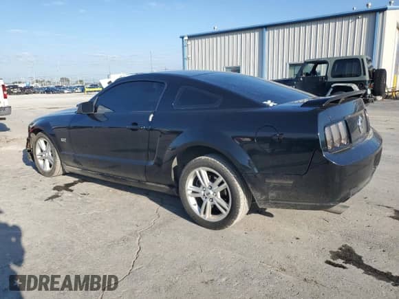 2007 Ford Mustang GT Deluxe z VIN 1ZVFT82H475239998, wystawiony jako Copart lot #84049855 z przebiegiem 101 828 mil mil oraz Szkoda całkowita • Salvage title. Historia ofert i sprzedaży dostępna na DreamBid. Obrazek 2.