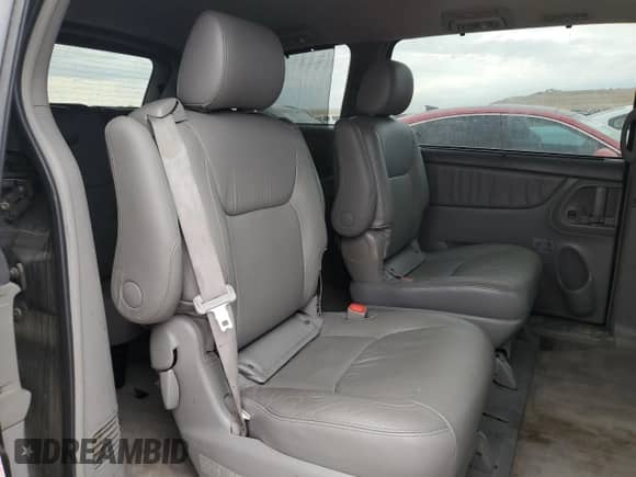 2008 Toyota Sienna XLE z VIN 5TDBK22C38S013128, wystawiony jako Copart lot #70060255 z przebiegiem 154 984 mil mil oraz Czysty tytuł • Clean title. Historia ofert i sprzedaży dostępna na DreamBid. Obrazek 11.