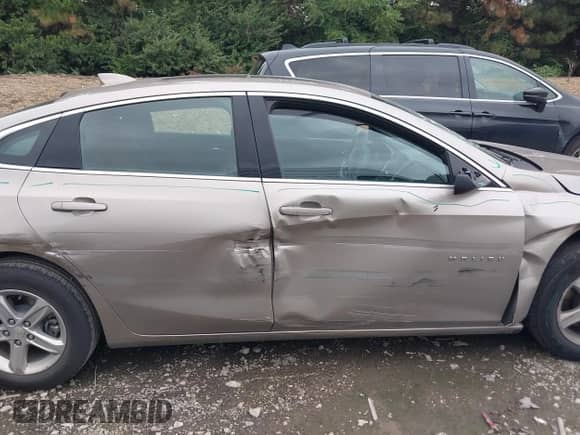 2022 Chevrolet Malibu LT z VIN 1G1ZD5ST1NF180991, wystawiony jako IAAI lot #43049641 z przebiegiem 79 923 mil mil oraz . Historia ofert i sprzedaży dostępna na DreamBid. Obrazek 13.