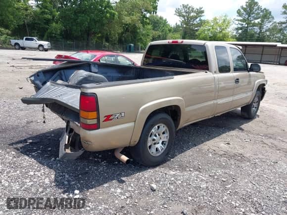 2004 GMC Sierra 1500 SLE с VIN 1GTEK19T64E233411, выставлен на аукционе IAAI как лот 42486780 с пробегом 303 255 миль миль и . История ставок и продаж доступна на DreamBid. Изображение 4.