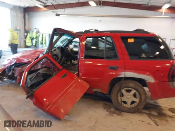 2002 Chevrolet TrailBlazer LTZ с VIN 1GNDT13S922185076, выставлен на аукционе IAAI как лот 42018561 с пробегом Не указан миль и . История ставок и продаж доступна на DreamBid. Изображение 13.