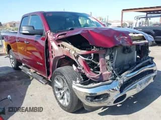 2020 Ram 1500 Big Horn z VIN 1C6SRFBT4LN258335, wystawiony jako IAAI lot #42513925 z przebiegiem 62 974 mil mil oraz . Historia ofert i sprzedaży dostępna na DreamBid. Obrazek 1.