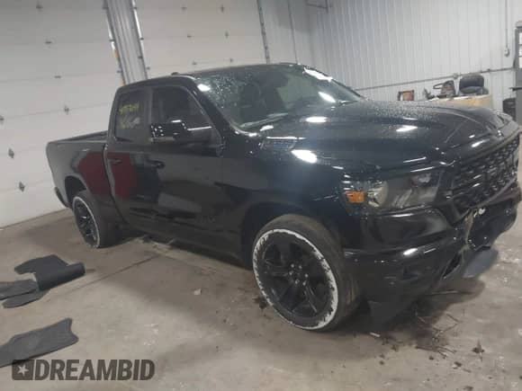 2023 Ram 1500 Big Horn z VIN 1C6RREBT7PN516247, wystawiony jako IAAI lot #41953044 z przebiegiem 44 631 mil mil oraz . Historia ofert i sprzedaży dostępna na DreamBid. Obrazek 1.