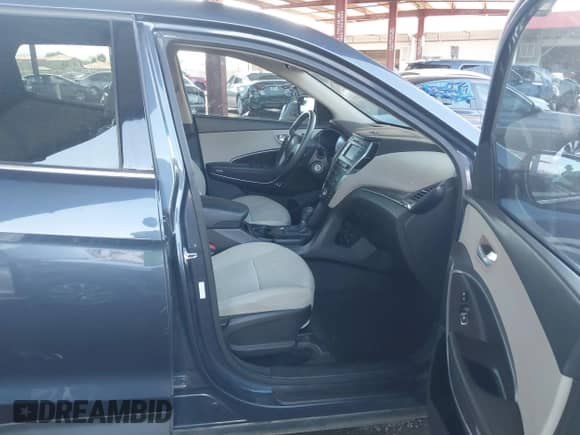 2017 Hyundai Santa Fe 2.4L с VIN 5XYZTDLB8HG442615, выставлен на аукционе IAAI как лот 43259931 с пробегом 99 650 миль миль и . История ставок и продаж доступна на DreamBid. Изображение 5.