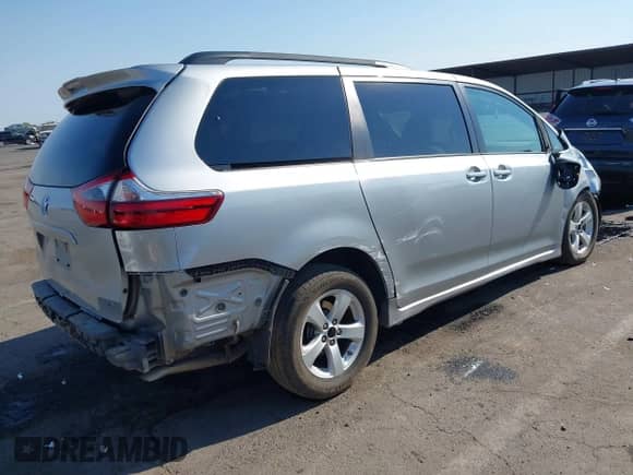 2020 Toyota Sienna LE z VIN 5TDKZ3DC6LS032635, wystawiony jako IAAI lot #42941767 z przebiegiem 75 891 mil mil oraz . Historia ofert i sprzedaży dostępna na DreamBid. Obrazek 4.
