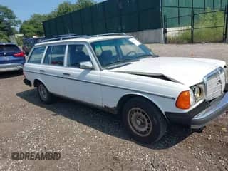 1981 Mercedes-Benz 300 z VIN WDBAB93A6BN003058, wystawiony jako IAAI lot #42829357 z przebiegiem 124 054 mil mil oraz . Historia ofert i sprzedaży dostępna na DreamBid. Obrazek 1.