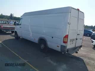 2006 Dodge Sprinter z VIN WD0PD744065948975, wystawiony jako IAAI lot #43149644 z przebiegiem 352 804 mil mil oraz . Historia ofert i sprzedaży dostępna na DreamBid. Obrazek 3.