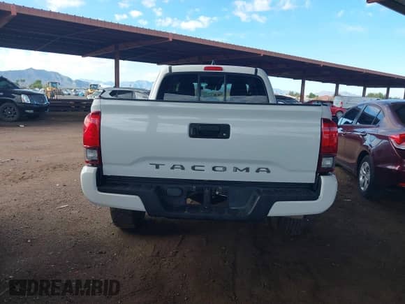 2020 Toyota Tacoma SR with VIN 5TFRX5GN8LX172046, listed as a IAAI auction lot 43432624 with 117,865 mi miles and . Bid and sale history available at DreamBid. Image 17.
