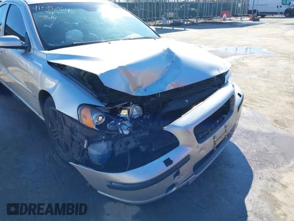 2005 Volvo S60 с VIN YV1RH592052459505, выставлен на аукционе IAAI как лот 41582640 с пробегом 91 343 миль миль и . История ставок и продаж доступна на DreamBid. Изображение 6.