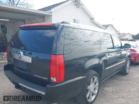 2011 Cadillac Escalade ESV Premium z VIN 1GYS4JEF5BR377335, wystawiony jako IAAI lot #41820043 z przebiegiem 181 619 mil mil oraz . Historia ofert i sprzedaży dostępna na DreamBid. Obrazek 4.