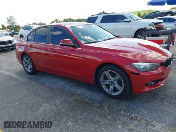 2013 BMW 3 Series 328i xDrive с VIN WBA3B3C57DF540929, выставлен на аукционе IAAI как лот 40829557 с пробегом 133 351 миль миль и . История ставок и продаж доступна на DreamBid. Изображение 1.