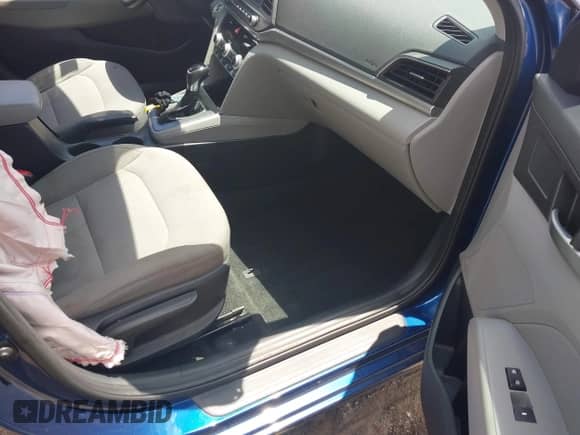 2019 Hyundai Elantra Value Edition z VIN 5NPD84LF8KH448283, wystawiony jako IAAI lot #42551612 z przebiegiem 99 577 mil mil oraz . Historia ofert i sprzedaży dostępna na DreamBid. Obrazek 5.