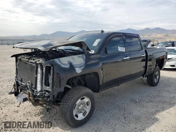 2015 Chevrolet Silverado 2500HD LTZ z VIN 1GC1KWE86FF110363, wystawiony jako Copart lot #71321545 z przebiegiem Nie podano mil oraz Szkoda całkowita • Salvage title. Historia ofert i sprzedaży dostępna na DreamBid. Obrazek 1.