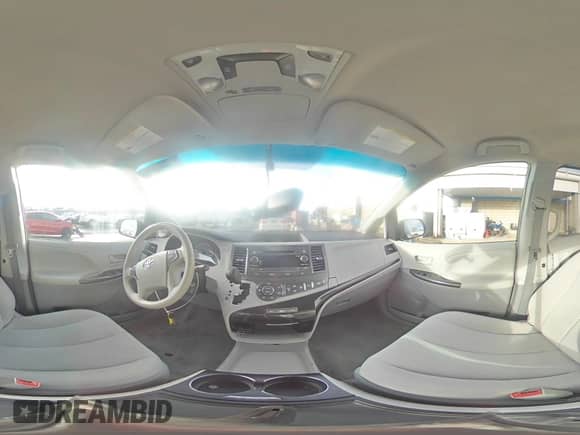 2014 Toyota Sienna LE с VIN 5TDJK3DCXES088743, выставлен на аукционе Copart как лот 49864415 с пробегом 80 125 миль миль и Списание • Salvage title. История ставок и продаж доступна на DreamBid. Изображение 16.