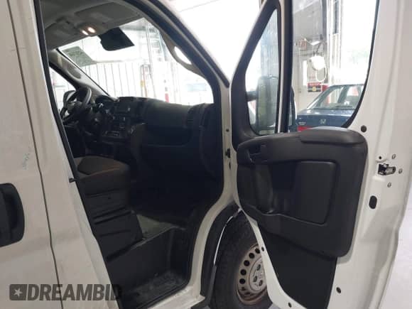 2025 Ram ProMaster Cargo Tradesman z VIN 3C6MRVHG9SE545797, wystawiony jako IAAI lot #42517448 z przebiegiem 11 388 mil mil oraz . Historia ofert i sprzedaży dostępna na DreamBid. Obrazek 5.