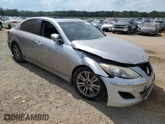 2013 Hyundai Genesis 3.8L z VIN KMHGC4DD3DU208863, wystawiony jako Copart lot #72703424 z przebiegiem 172 814 mil mil oraz Szkoda całkowita • Salvage title. Historia ofert i sprzedaży dostępna na DreamBid. Obrazek 4.