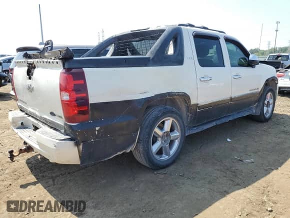 2011 Chevrolet Avalanche LTZ z VIN 3GNTKGE30BG207173, wystawiony jako Copart lot #69255585 z przebiegiem 252 328 mil mil oraz Czysty tytuł • Clean title. Historia ofert i sprzedaży dostępna na DreamBid. Obrazek 3.