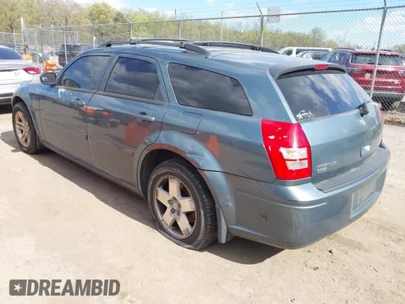 2005 Dodge Magnum SXT with VIN 2D4GZ48V15H647072, listed as a IAAI auction lot 42037095 with 187,904 mi miles and . Bid and sale history available at DreamBid. Image 3.