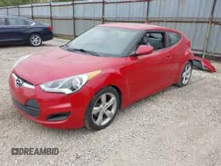 2013 Hyundai Veloster w/Black Int z VIN KMHTC6AD7DU129100, wystawiony jako IAAI lot #43459342 z przebiegiem 98 170 mil mil oraz . Historia ofert i sprzedaży dostępna na DreamBid. Obrazek 2.