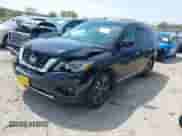 2017 Nissan Pathfinder SL z VIN 5N1DR2MM5HC611759, wystawiony jako IAAI lot #42030917 z przebiegiem 103 548 mil mil oraz . Historia ofert i sprzedaży dostępna na DreamBid. Obrazek 17.