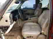 2003 Chevrolet Suburban LT z VIN 1GNFK16Z13J261899, wystawiony jako Copart lot #70806384 z przebiegiem Nie podano mil oraz Szkoda całkowita • Salvage title. Historia ofert i sprzedaży dostępna na DreamBid. Obrazek 7.