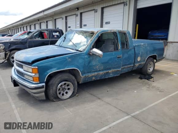 1998 Chevrolet Silverado 1500 z VIN 2GCEC19R8W1242262, wystawiony jako Copart lot #68157345 z przebiegiem 142 051 mil mil oraz Szkoda całkowita • Salvage title. Historia ofert i sprzedaży dostępna na DreamBid. Obrazek 1.