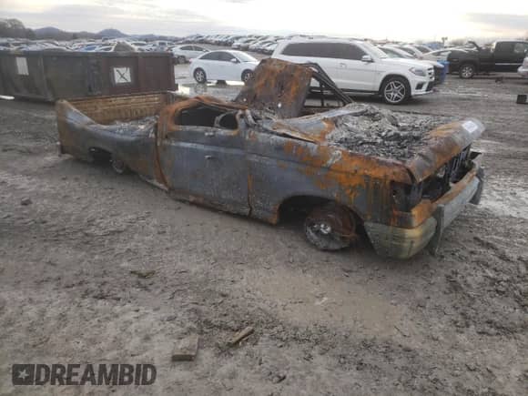 1990 Ford F-150 с VIN 1FTEF14N8LNB38456, выставлен на аукционе Copart как лот 84844394 с пробегом Не указан миль и Списание • Salvage title. История ставок и продаж доступна на DreamBid. Изображение 4.