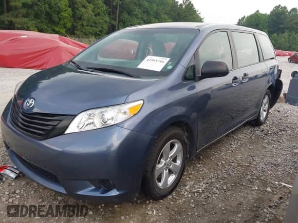 2015 Toyota Sienna L с VIN 5TDZK3DC1FS527378, выставлен на аукционе IAAI как лот 42593716 с пробегом 94 947 миль миль и . История ставок и продаж доступна на DreamBid. Изображение 2.