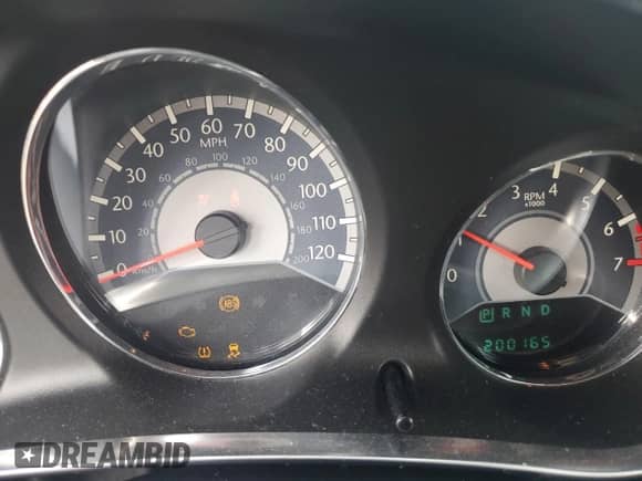 2014 Chrysler 200 LX with VIN 1C3CCBAB6EN211167, listed as a Copart auction lot 81994125 with 200,165 mi miles and Clean title. Bid and sale history available at DreamBid. Image 9.