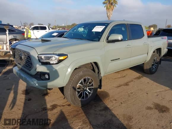 2023 Toyota Tacoma SR z VIN 3TMCZ5AN9PM626034, wystawiony jako IAAI lot #43517093 z przebiegiem 35 131 mil mil oraz . Historia ofert i sprzedaży dostępna na DreamBid. Obrazek 17.