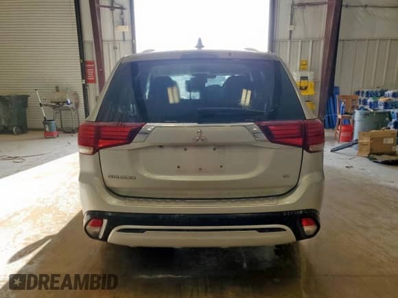 2020 Mitsubishi Outlander SE z VIN JA4AD3A34LZ016716, wystawiony jako Copart lot #70956755 z przebiegiem 63 444 mil mil oraz Czysty tytuł • Clean title. Historia ofert i sprzedaży dostępna na DreamBid. Obrazek 6.