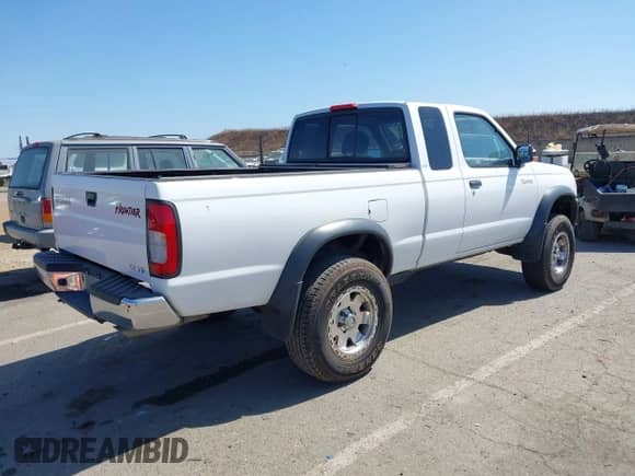 1999 Nissan Frontier XE с VIN 1N6ED26Y1XC321943, выставлен на аукционе IAAI как лот 42583401 с пробегом 65 803 миль миль и . История ставок и продаж доступна на DreamBid. Изображение 4.