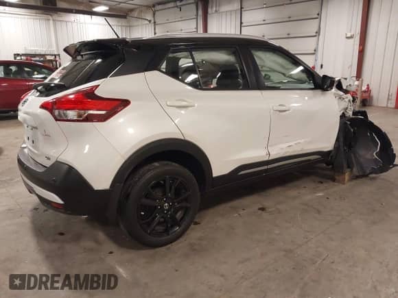 2020 Nissan Kicks SR z VIN 3N1CP5DV6LL579579, wystawiony jako IAAI lot #43121195 z przebiegiem 39 902 mil mil oraz . Historia ofert i sprzedaży dostępna na DreamBid. Obrazek 4.