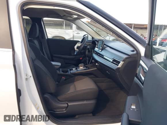 2024 Mitsubishi Outlander ES with VIN JA4J3UA85RZ004684, listed as a IAAI auction lot 41289047 with 18,819 mi miles and . Bid and sale history available at DreamBid. Image 5.