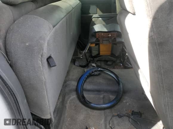 2007 Chevrolet Silverado 3500 LT1 z VIN 1GBJK39D57E136048, wystawiony jako Copart lot #53325275 z przebiegiem 181 849 mil mil oraz Czysty tytuł • Clean title. Historia ofert i sprzedaży dostępna na DreamBid. Obrazek 10.