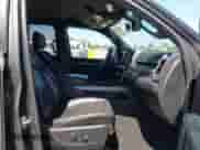 2020 Ram 1500 Rebel z VIN 1C6SRFLT8LN164196, wystawiony jako IAAI lot #42538059 z przebiegiem 60 520 mil mil oraz . Historia ofert i sprzedaży dostępna na DreamBid. Obrazek 5.