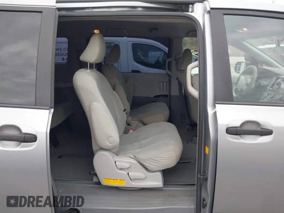 2011 Toyota Sienna с VIN 5TDKA3DC8BS002459, выставлен на аукционе IAAI как лот 41900138 с пробегом 213 466 миль миль и . История ставок и продаж доступна на DreamBid. Изображение 8.