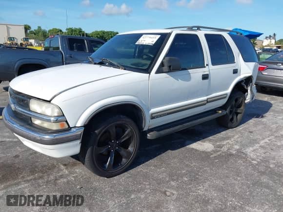 2001 Chevrolet Blazer LT z VIN 1GNCS13W312154972, wystawiony jako IAAI lot #42779419 z przebiegiem 179 163 mil mil oraz . Historia ofert i sprzedaży dostępna na DreamBid. Obrazek 2.