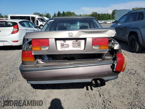 1992 Honda Accord LX с VIN 1HGCB7552NA176443, выставлен на аукционе Copart как лот 62196415 с пробегом 189 999 миль миль и Списание • Salvage title. История ставок и продаж доступна на DreamBid. Изображение 6.
