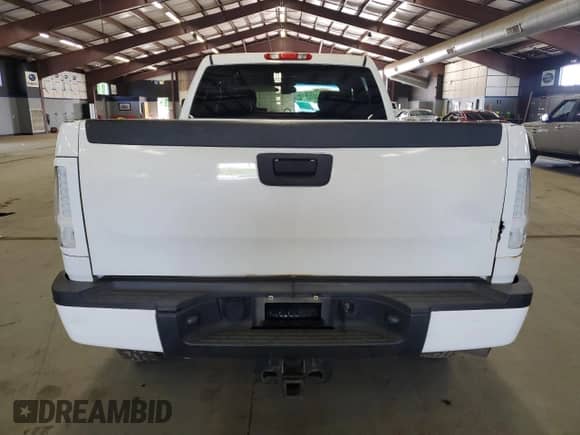 2011 Chevrolet Silverado 2500HD LTZ z VIN 1GC1KYC89BF260220, wystawiony jako Copart lot #57299895 z przebiegiem 223 957 mil mil oraz Czysty tytuł • Clean title. Historia ofert i sprzedaży dostępna na DreamBid. Obrazek 6.