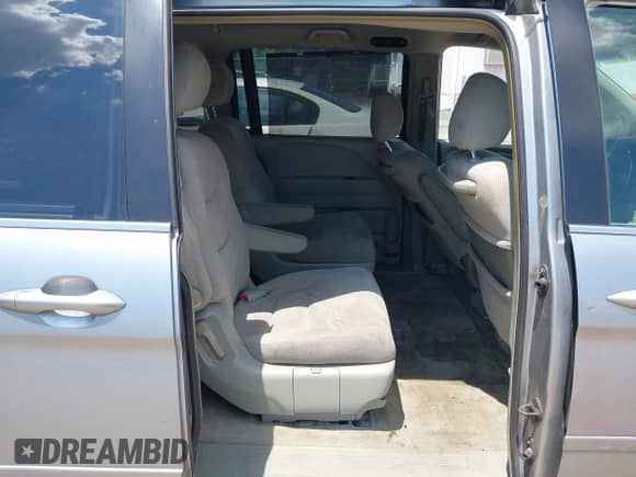 2006 Honda Odyssey EX z VIN 5FNRL38436B037450, wystawiony jako IAAI lot #42658960 z przebiegiem 228 553 mil mil oraz . Historia ofert i sprzedaży dostępna na DreamBid. Obrazek 8.